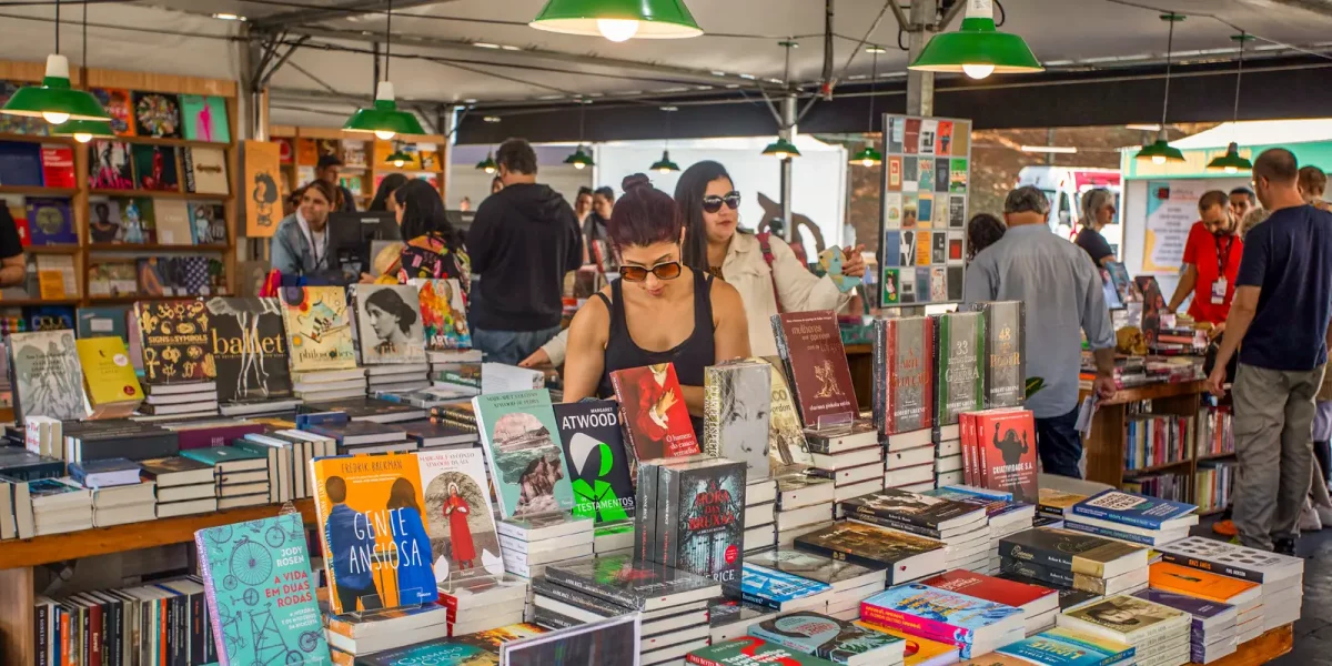 a feira do livro 2025 praça charles miller sp
