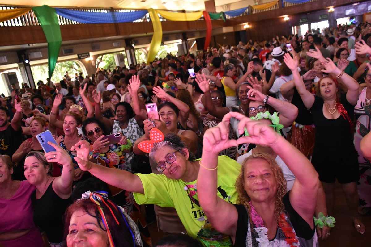Programa Vem Dançar bailes idosos