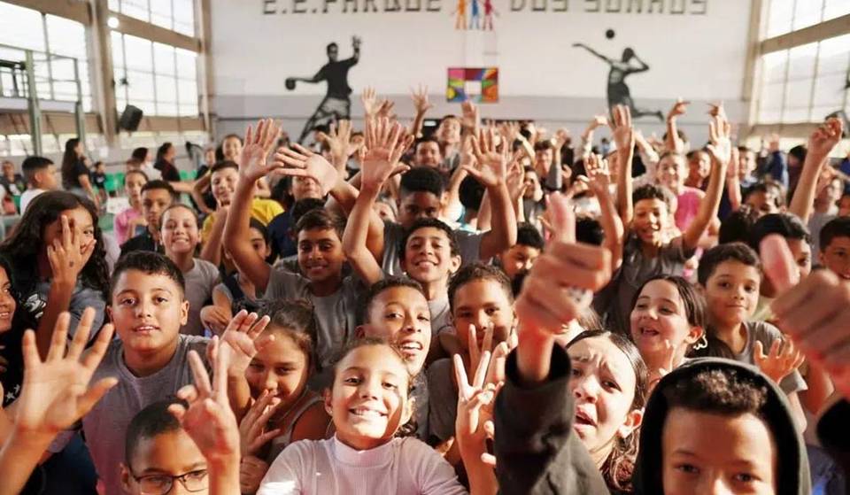 A public school on the coast of São Paulo is in the running for the title of best in the world – and you can help it win first place!