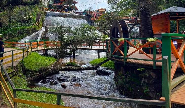 This free attraction in Campos do Jordão is a winter classic with irresistible shops!