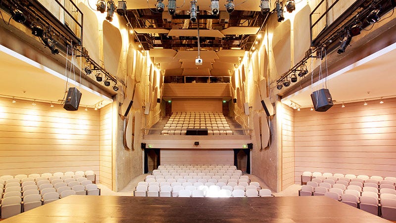 auditorio do Unibes Cultural iluminado