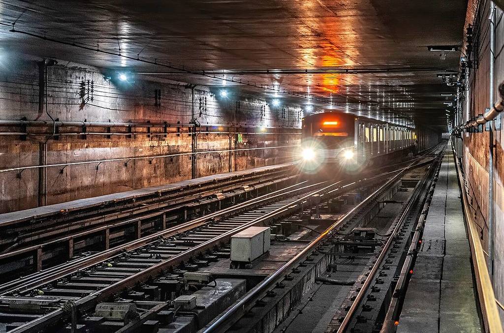secret tunnel in the São Paulo subway Line 1-Blue 2-Green