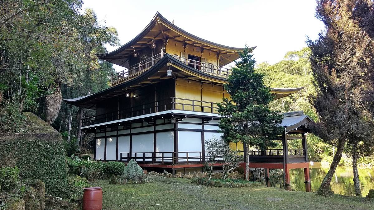 templo Kinkaku-ji do Brasil em Itapecerica da Serra são paulo