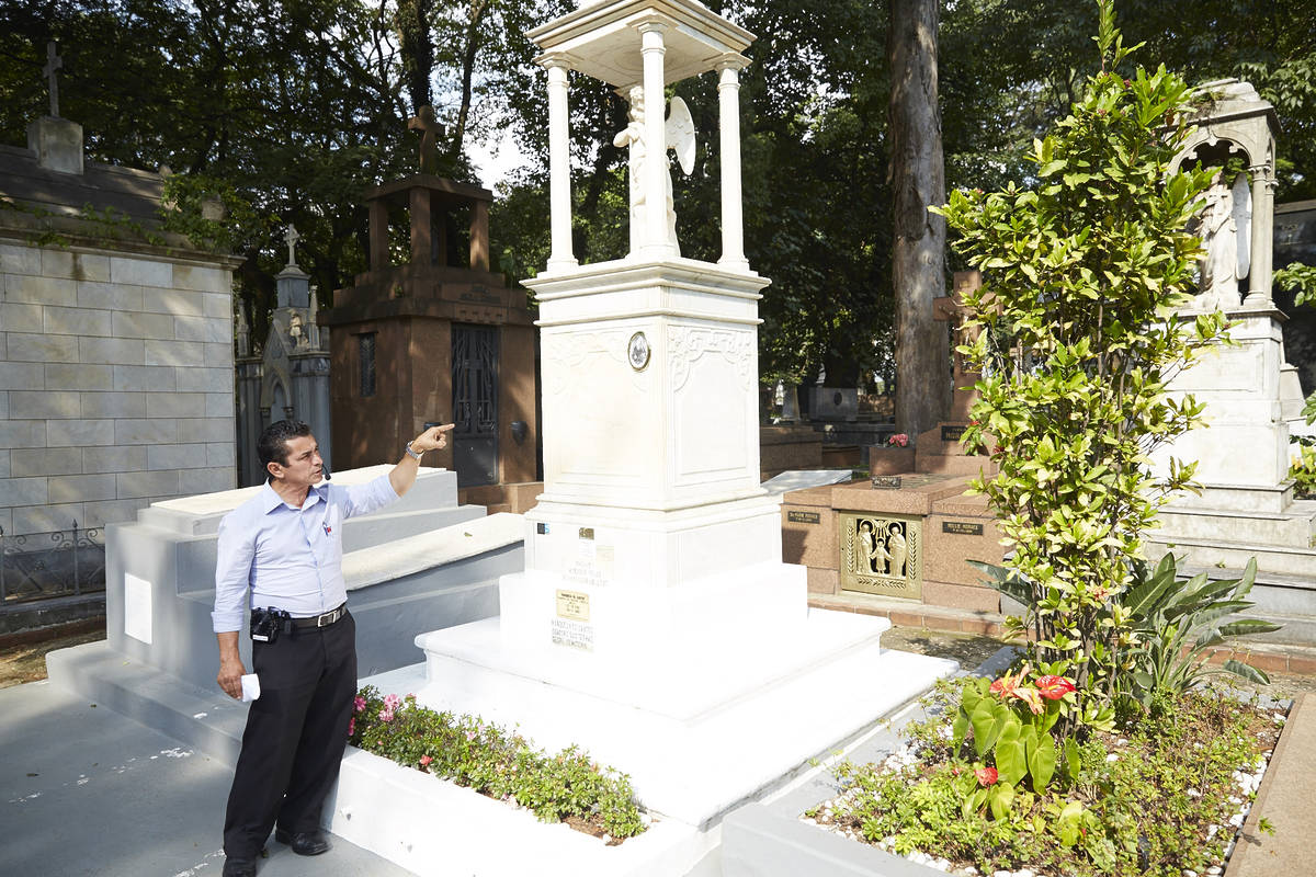 túmulo da marquesa de santos domitila de castro