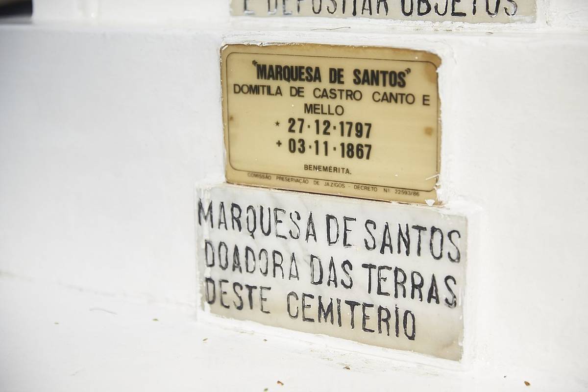 túmulo da marquesa de santos domitila de castro