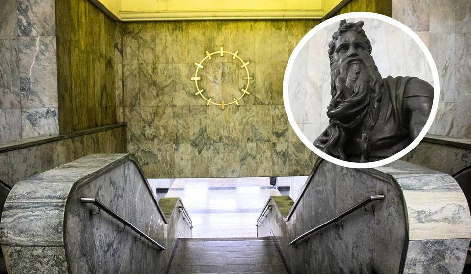It looks like a subway from former Soviet Russia, but it’s a subway gallery in the center of São Paulo – linking Praça do Patriarca and Vale do Anhangabaú