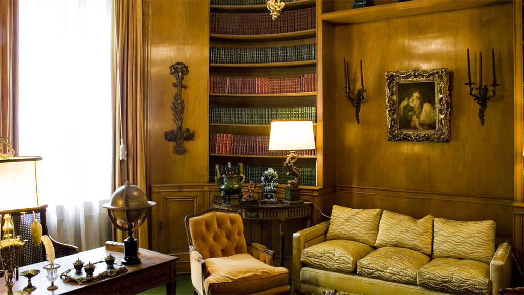 library at the Ema Klabin House Museum