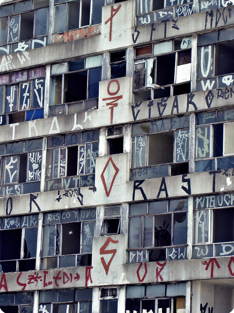Edifício São Vito, Treme-Treme, prédio abandoado