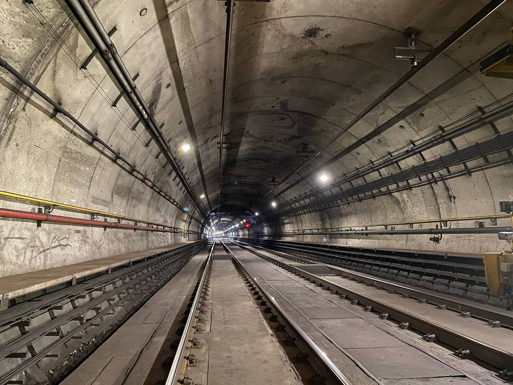 secret tunnel in the São Paulo subway Line 1-Blue 2-Green