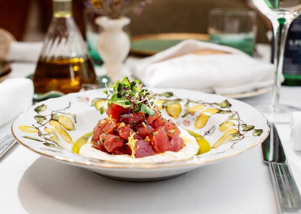 leila restaurante con menú de Pascua sp