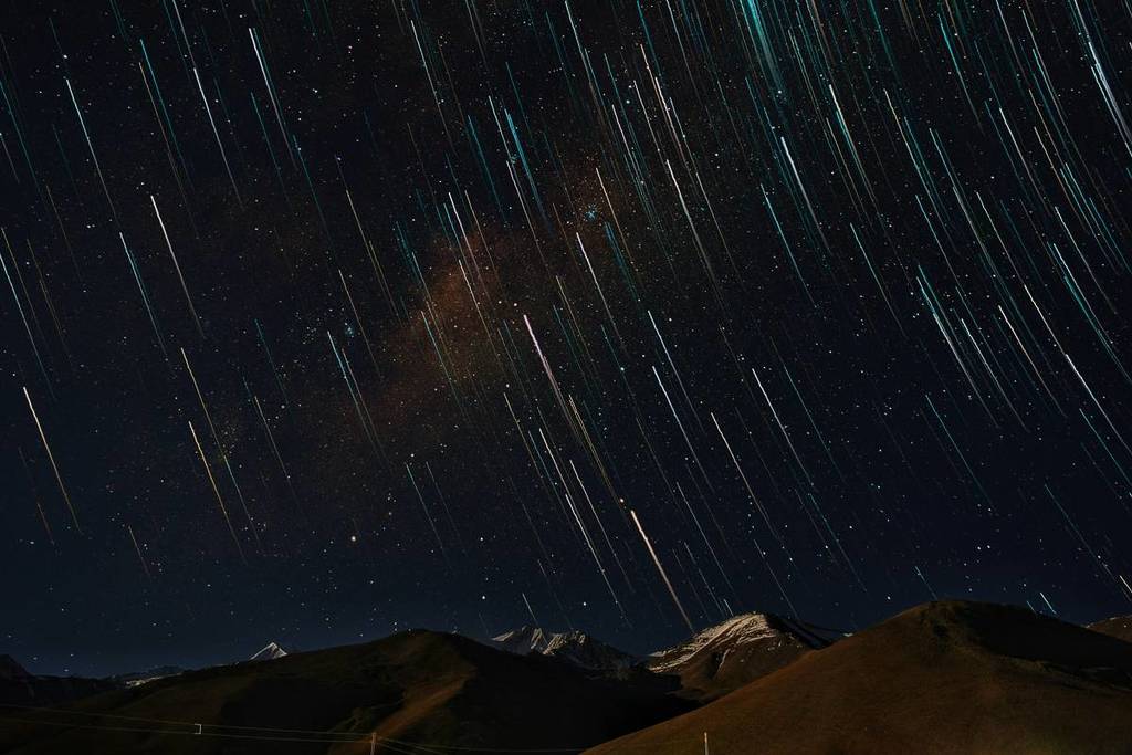 Fenômeno da 'Lua Rosa' e chuva dos Meteoros das Líridas em abril