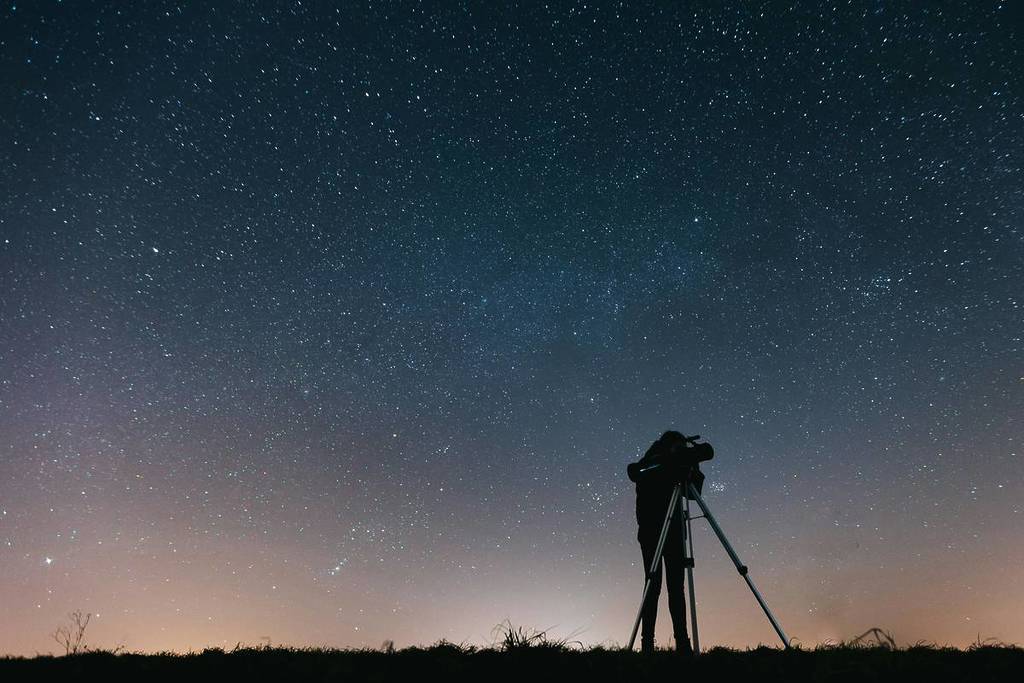 Fenômeno da 'Lua Rosa' e chuva dos Meteoros das Líridas em abril