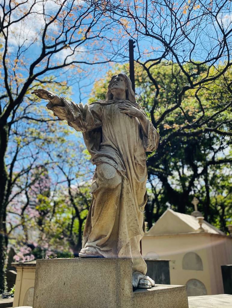 Os cemitérios da Consolação e Araçá, os mais antigos de São Paulo