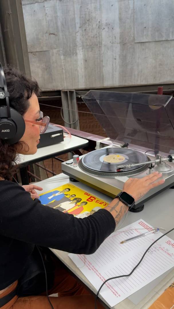 Latin America’s largest free cultural center is located on Line 1 (Blue) in São Paulo: CCSP features a public podcast studio, the continent’s largest comic book library, and movie screenings starting at R$ 2