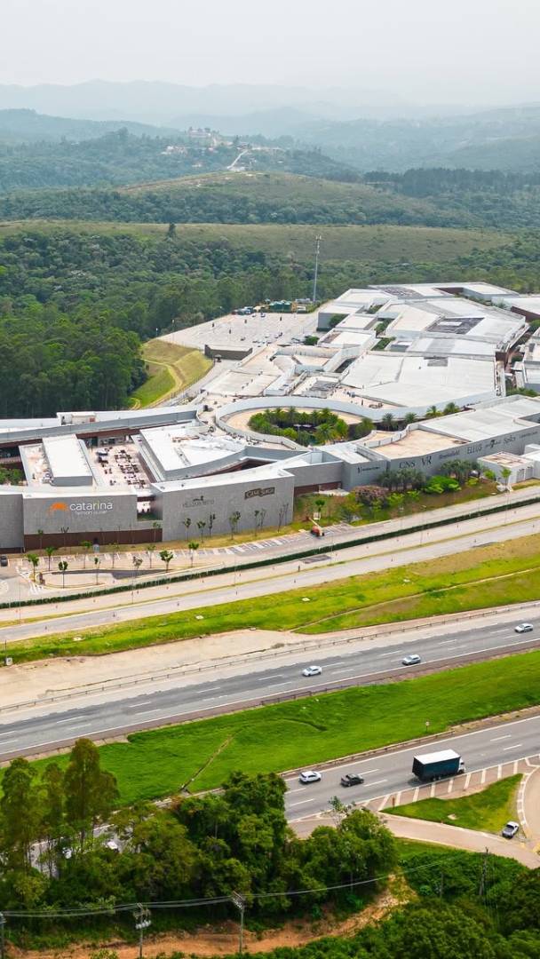 Maior outlet da América do Sul tem descontos de até 70% e grifes famosas pela metade do preço, a apenas 45 minutos de SP
