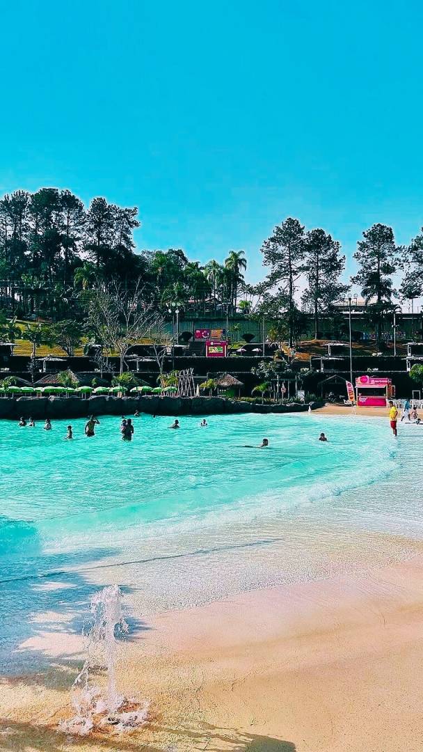 30 minutes from São Paulo: water park features pools heated to 36 °C and an artificial beach surrounded by the Atlantic Forest