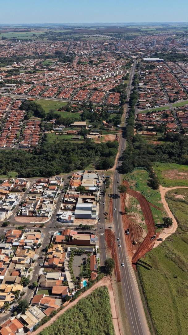 Com termas de águas quentes e praia artificial, a "Orlando brasileira" atrai 3 milhões de turistas e vira refúgio para quem quer fugir do frio em São Paulo