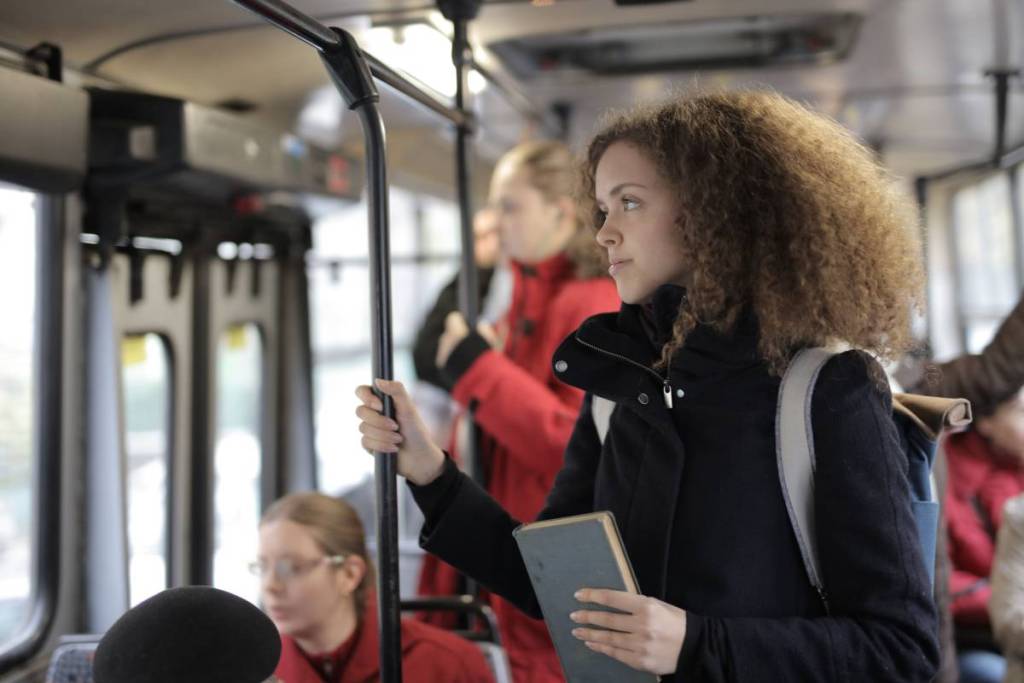 Ônibus Rosa, um serviço de uso exclusivo para passageiras em Carapicuíba, na Região Metropolitana de São Paulo. 
