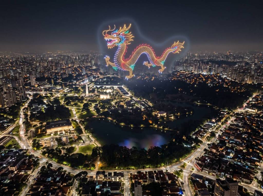espectáculo de drones en São Paulo BRASIL CHINA FESTIVAL CHINO