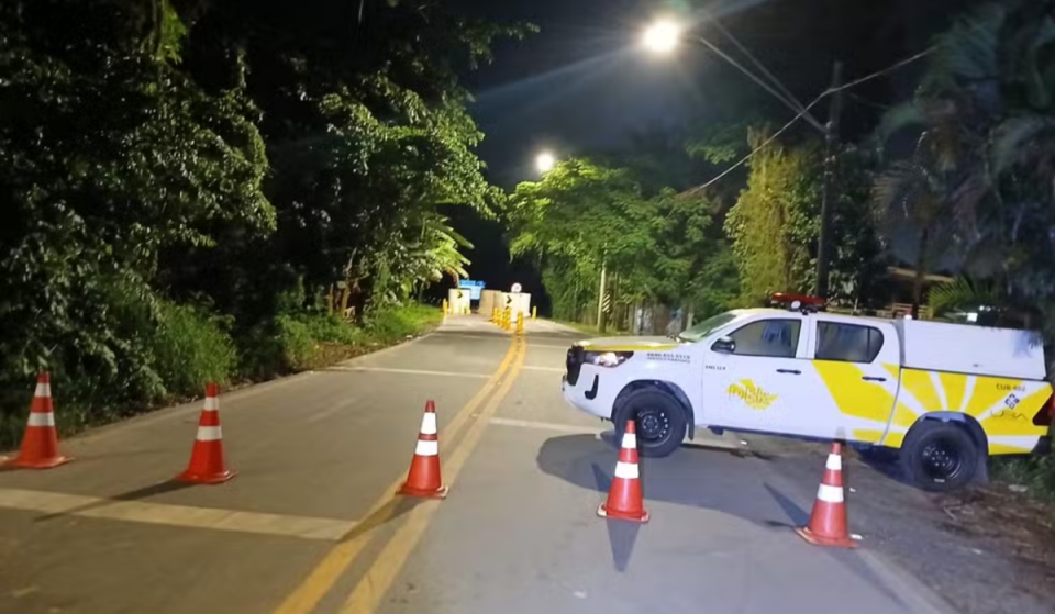 Risco de queda na Estrada Velha de Santos fecha ponte e obras de recuperação só terminam em 2028