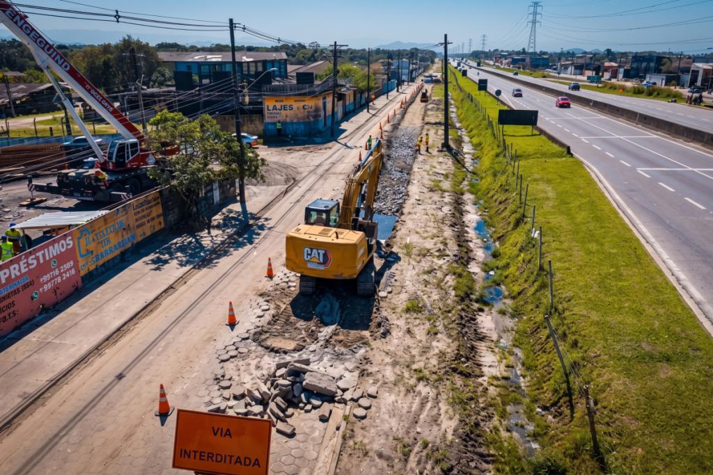 El cierre de la autopista Padre Manoel da Nóbrega obliga a tomar una ruta alternativa en el km 332+800