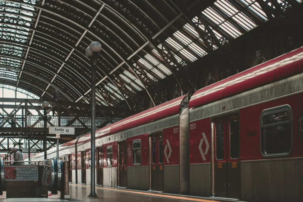 De vilas inglesas a relíquias barrocas sem pegar trânsito: 4 viagens de bate-volta saindo de São Paulo para fazer de trem no feriadão