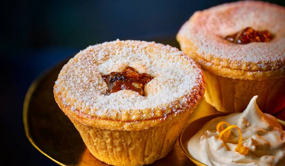 A Pop-Up Market Stall Is Giving Out Free Mince Pies On Princes Street This November