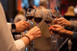 Portland’s unpretentious new night out pairs stand-up comedy with 6 wine tastings for a refreshingly different evening in the city