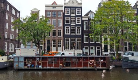 There’s A Floating Cat Sanctuary On Amsterdam’s Picturesque Canals • De Poezenboot