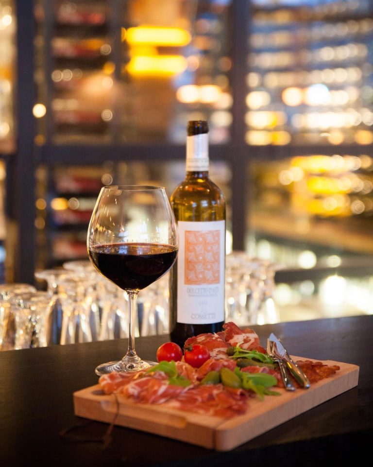 10 Of The Best Wine Bars In Amsterdam