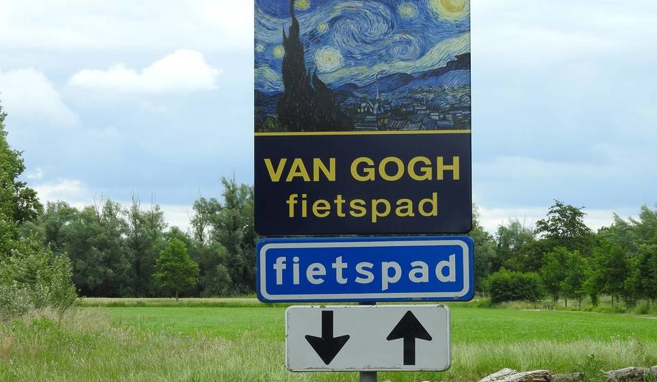 Nur zwei Stunden von Amsterdam entfernt finden Sie eine der originellsten Hommagen an Van Gogh &#8211; aber nur bei Nacht und mit dem Fahrrad!