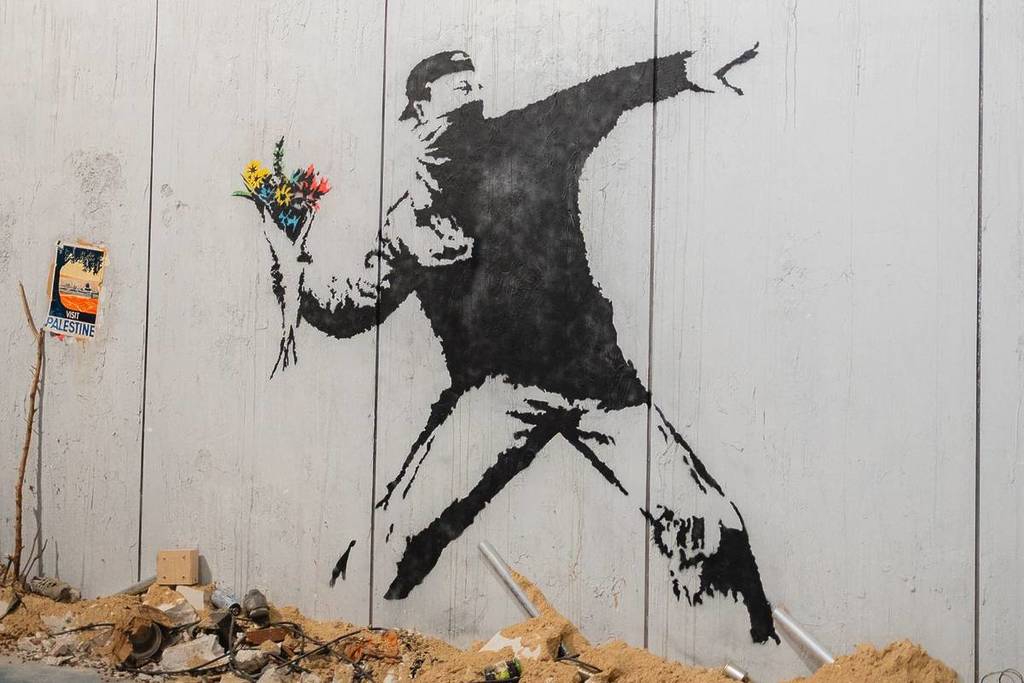 El mural «The Flower Thrower» se puede ver en el Museo Banksy de Ámsterdam.