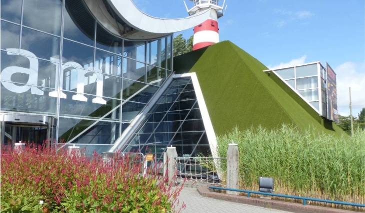Slechts 45 minuten van Amsterdam ligt een verborgen parel die de inspiratie vormde voor de beroemdste themaparken van Disney