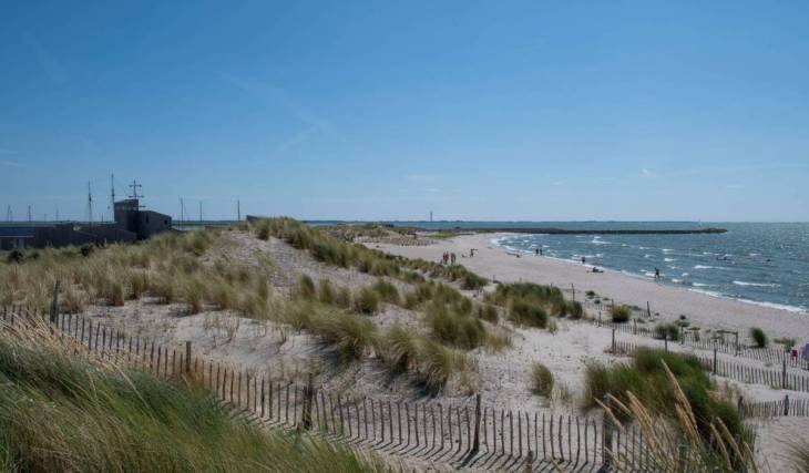 Een kleine 45 km ten noorden van Amsterdam vind je het allernieuwste stukje Nederland: deze kunstmatige archipel in het Markermeer is een wild natuurparadijs waar je kunt overnachten