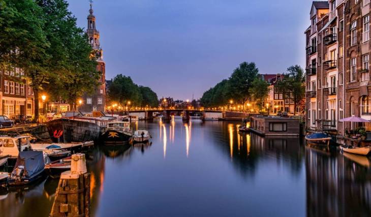 Wat te doen in Amsterdam in augustus met 21 essentiële plannen van het historische WorldPride en festivals tot de start van het voetbalseizoen