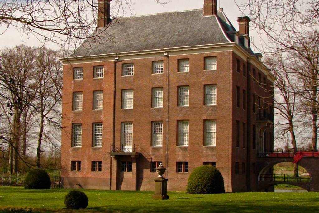 The 17th-century Amerongen Castle, built of red brick, with a moat and a stone bridge on the estate.