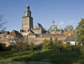 Op 1 uur en 20 minuten van Amsterdam vind je een 1.700 jaar oude stad met een van de zeldzaamste bibliotheken ter wereld: hier liggen boeken al sinds 1561 aan de ketting