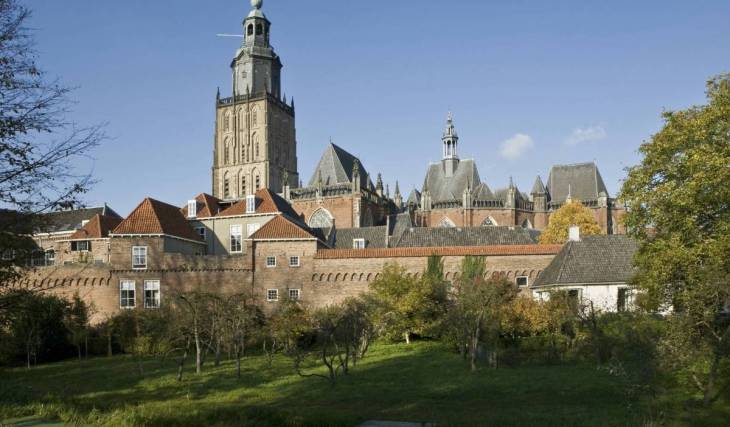 Op 1 uur en 20 minuten van Amsterdam vind je een 1.700 jaar oude stad met een van de zeldzaamste bibliotheken ter wereld: hier liggen boeken al sinds 1561 aan de ketting