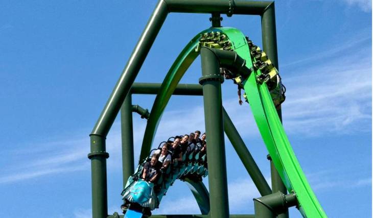 Op 55 minuten van Amsterdam verrijst Europa’s voormalige achtbaancapital: een park met 46 meter hoge coasters, ruim 30 attracties en volop actie voor families