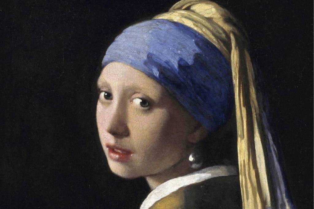 El icónico cuadro «La joven de la perla» de Johannes Vermeer, con su característico turbante azul y amarillo y el brillante pendiente de perla.