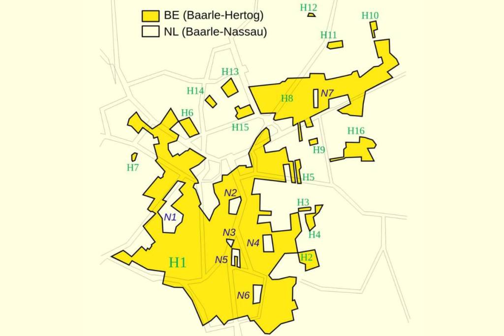Carte générale des enclaves de Baarle avec des zones jaunes pour Baarle-Hertog (Belgique) et des zones blanches pour Baarle-Nassau (Pays-Bas).