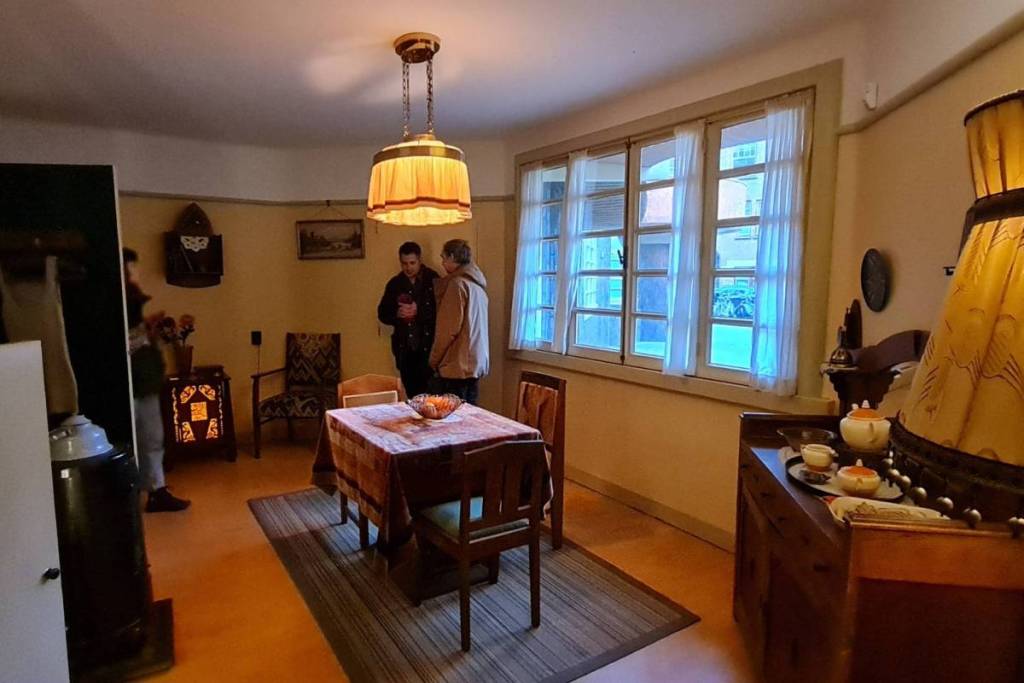 Inrichting van een historische museumwoning uit 1921 in Het Schip te Amsterdam.