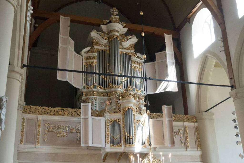 El histórico órgano de tubos de Christian Müller, de 1734, en la Iglesia Valona