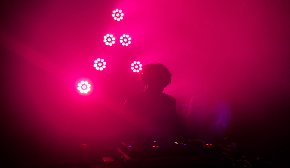 De beste clubs in Amsterdam: van underground techno en intieme luistersessies tot bruisende queerfeesten en festivals