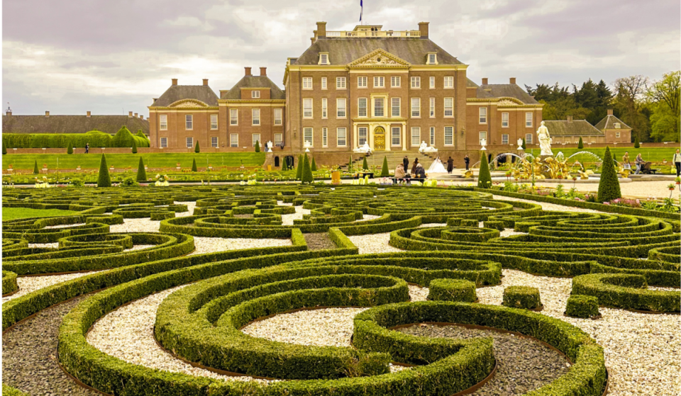 75 Autominuten von Amsterdam entfernt findest du das „Versailles des Nordens“: die königliche Residenz der Oranier, die Napoleon am liebsten verschwinden sehen wollte