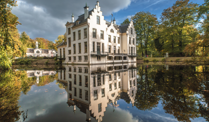 Dieses kleine Städtchen in Gelderland ist offiziell die kleinste Stadt der Niederlande: ein märchenhaftes Burgdorf mit nur 30 Einwohnern und einer geheimnisvollen Legende