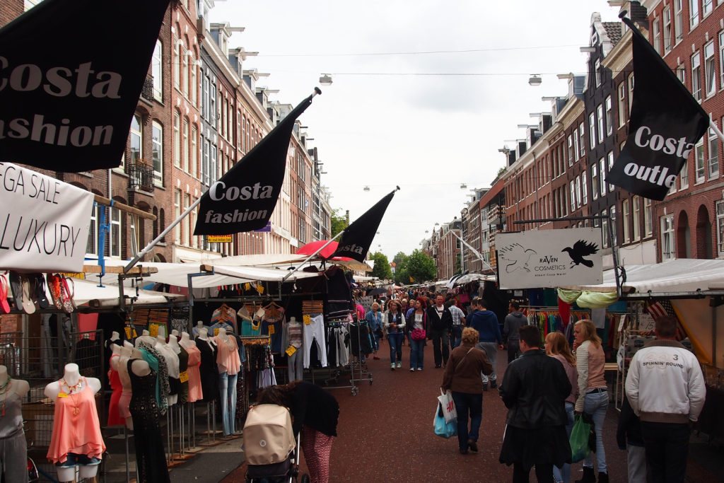 Trubel und Marktstände auf dem Albert-Cuyp-Markt in De Pijp