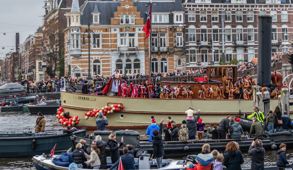 Amsterdam gibt die Route für den Sinterklaas-Umzug 2026 bekannt: An diesen Orten musst du sein