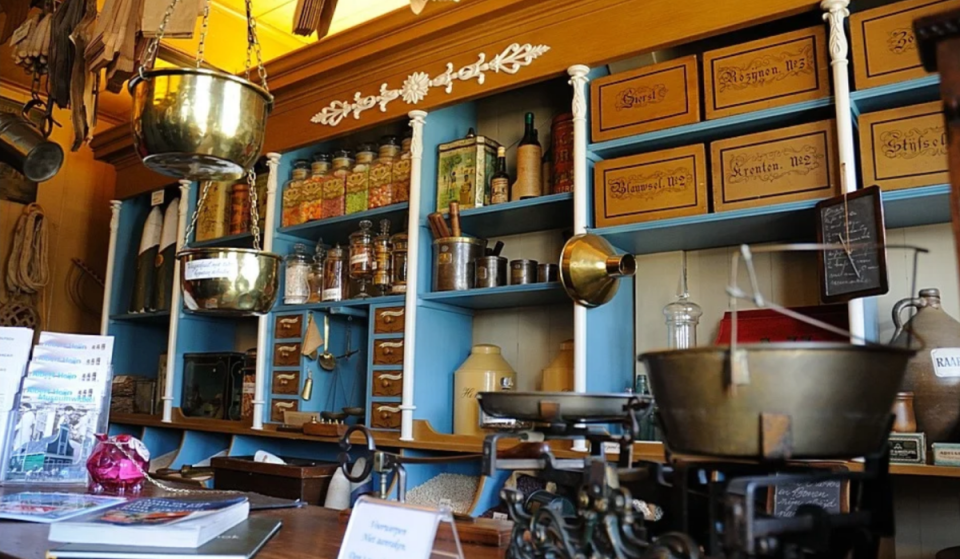 Nel 1887, il ventunenne Albert Heijn rilevò un minuscolo negozio di alimentari a Oostzaan; 139 anni dopo, il suo impero conta oltre 1.250 supermercati e domina la nostra vita quotidiana