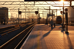 Station Amsterdam Zuid opent binnenkort nieuwe Brittenpassage en sluit de oude ingang voor drie jaar: dit moet je weten over de nieuwe looproute en voorzieningen